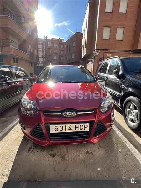 Usado Ford Focus Titanium 115 CV (84 kW) 2011 Rojo Berlina