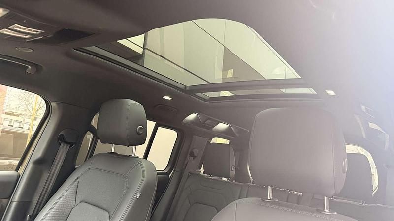 Usado Land Rover Defender SE Dynamic 249 HP (183 kW) 2025 Amarelo SUV