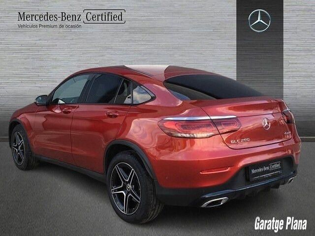 Usado Mercedes GLC200 AMG line 197 CV (144 kW) 2023 Rojo jacinto SUV