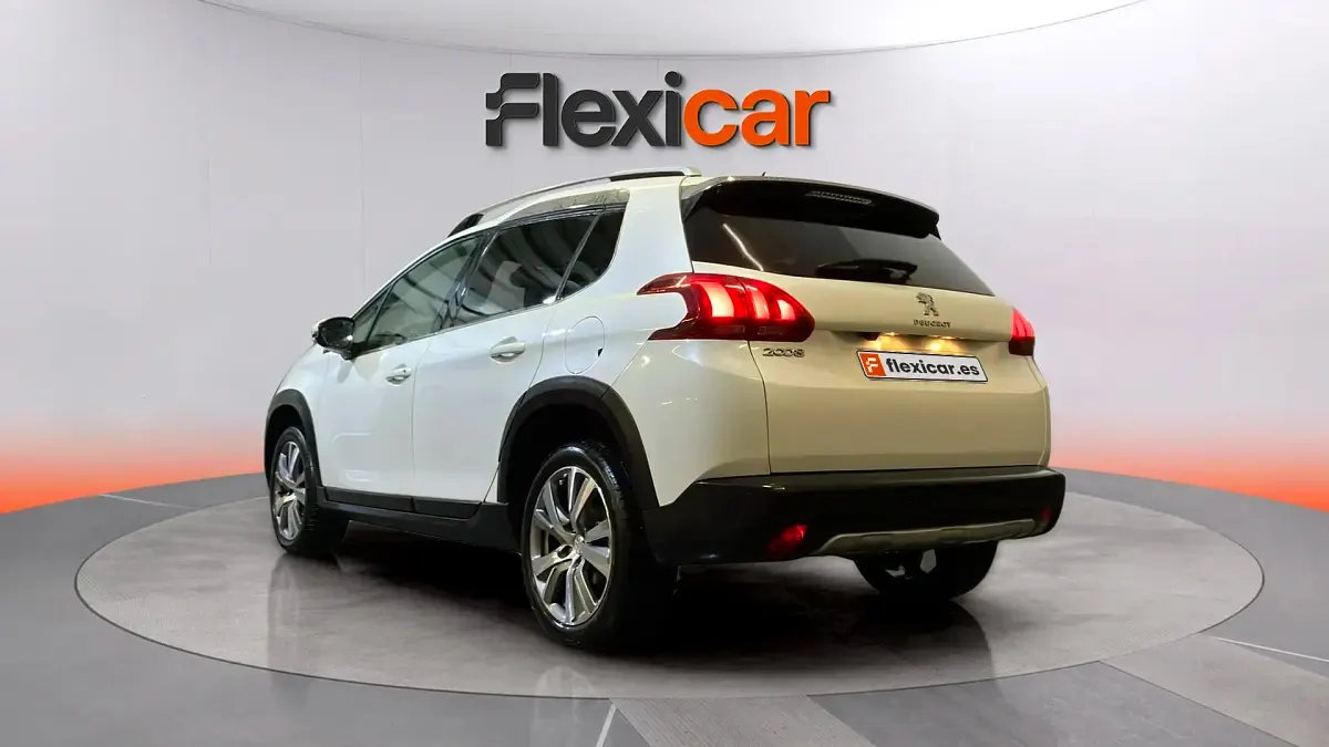 Usado Peugeot 2008 Allure 131 CV (96 kW) 2018 Blanco SUV