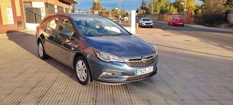 Azul Usado 2017 Opel Astra Business Familiar | 12.900 € (Caro) - Imagen 1/4
