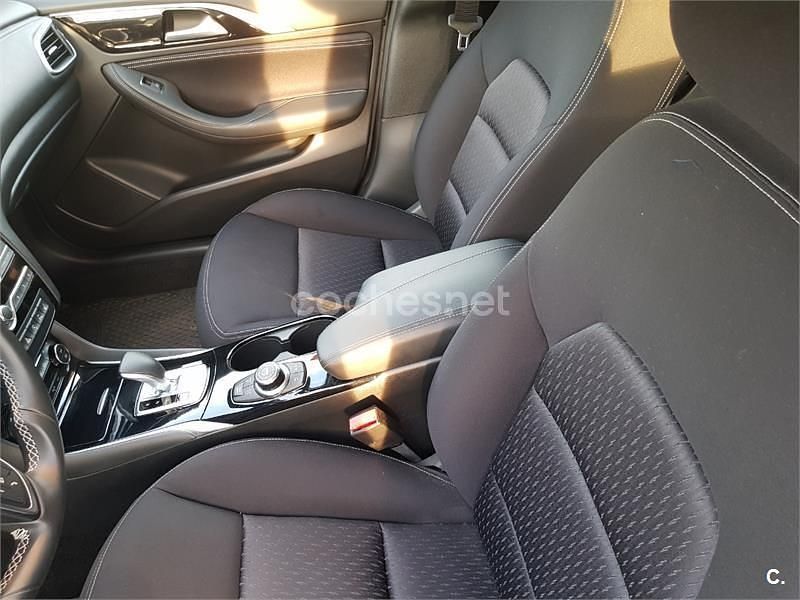 Usado Infiniti Q30 Premium 170 CV (125 kW) 2018 Beige Berlina