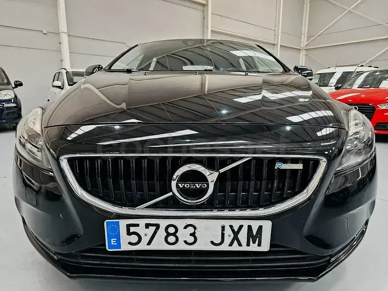 Usado Volvo V40 R-Design Momentum 150 CV (110 kW) 2017 Negro Berlina