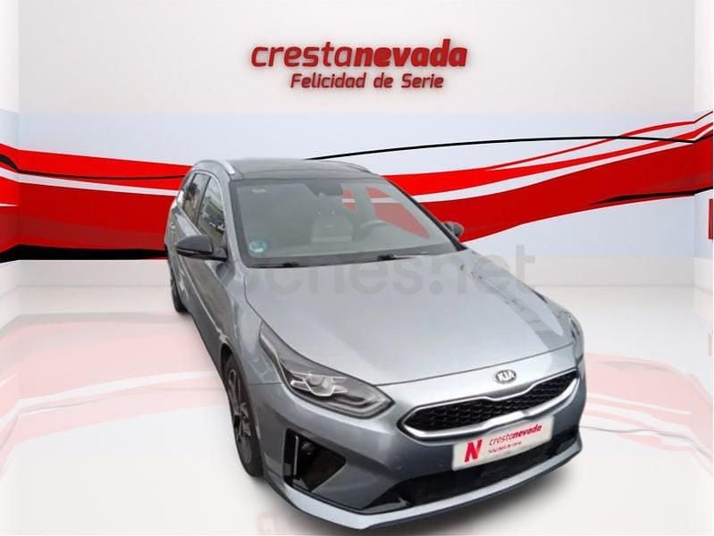 Usado Kia Ceed GT GT-Line 136 CV (100 kW) 2021 Gris / plata Familiar