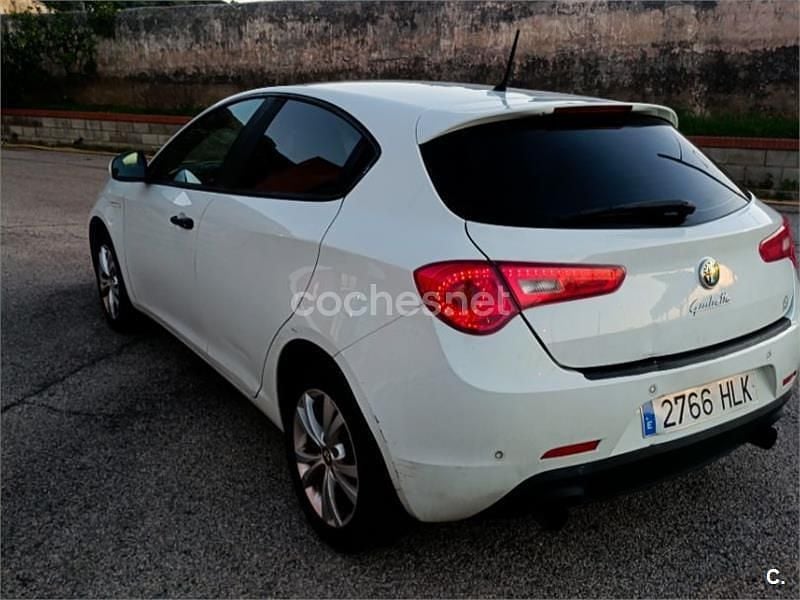 Usado Alfa Romeo Giulietta Distinctive 140 CV (102 kW) 2012 Blanco Utilitario