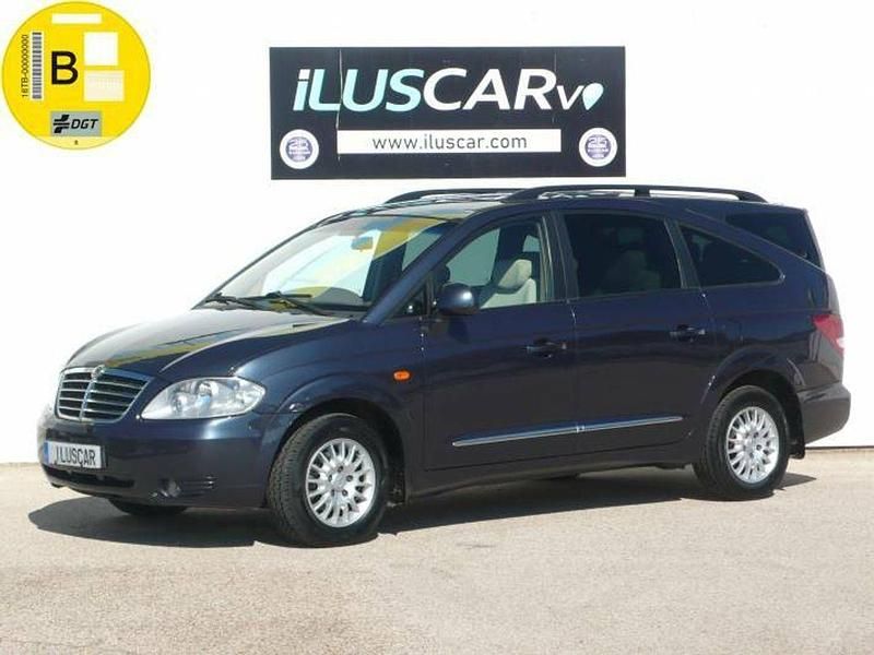 Usado Ssangyong (KGM) Rodius 167 CV (122 kW) 2013 Gris / plata Monovolumen