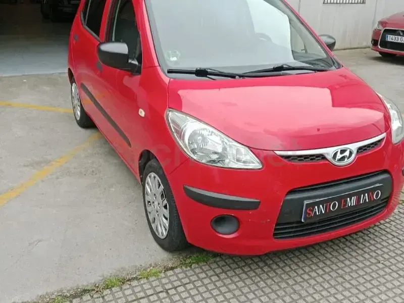 Usado Hyundai i10 Comfort 66 CV (48 kW) 2009 Rojo Utilitario