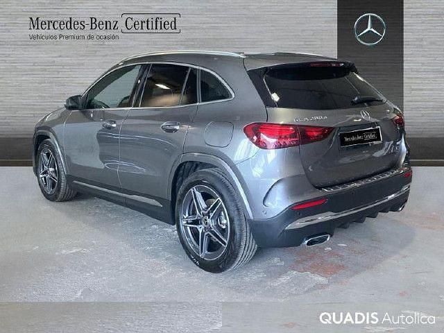 Usado Mercedes GLA200 AMG line 150 CV (110 kW) 2026 Gris montaña SUV