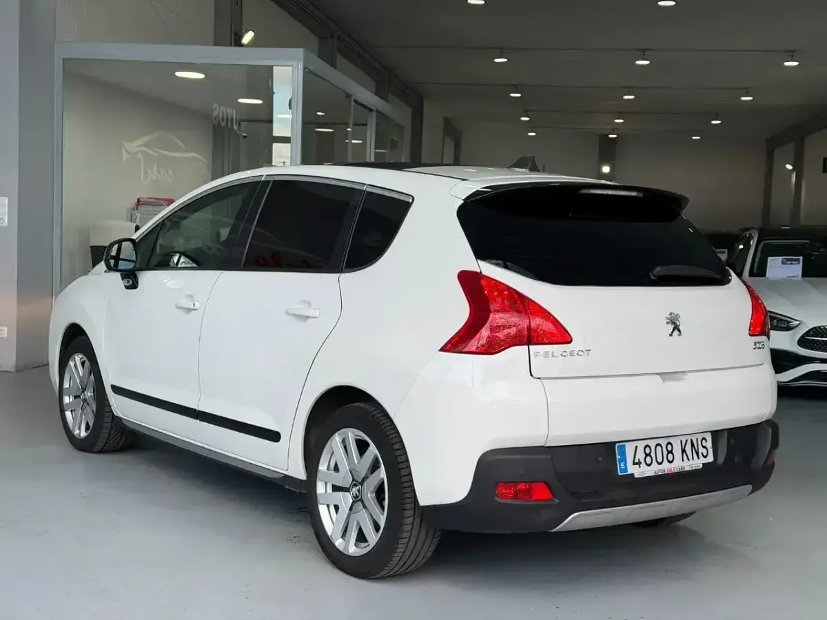 Usado Peugeot 3008 200 CV (147 kW) 2012 Blanco Familiar