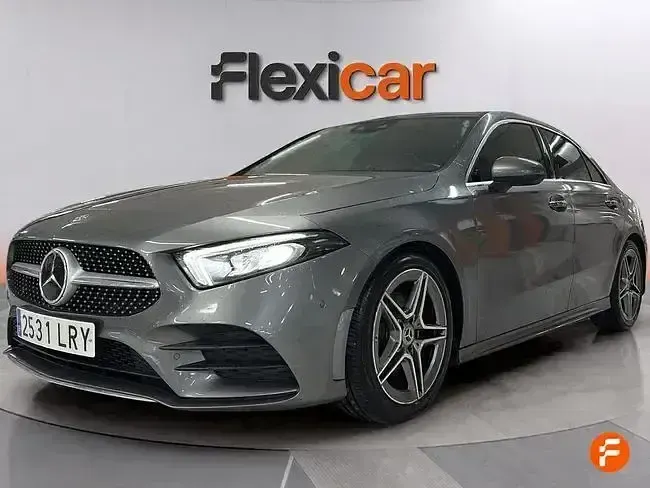 Usado Mercedes A180 116 CV (85 kW) 2019 Gris Berlina