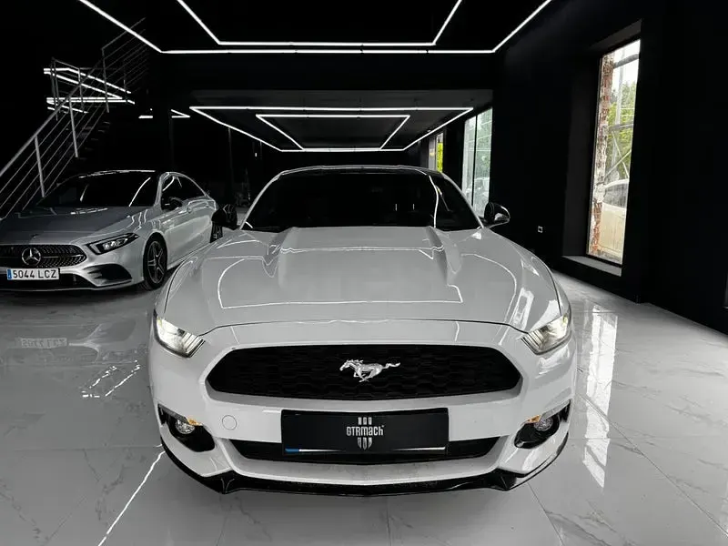 Usado Ford Mustang Fastback 314 CV (230 kW) 2017 Blanco Coupe