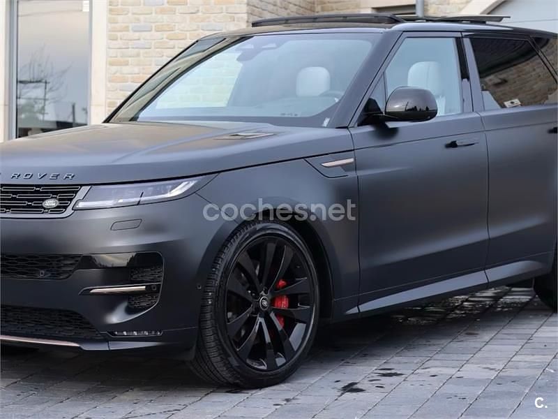 Begagnad Land Rover Range Rover Sport First Edition 530 HK (389 kW) 2023 Svart SUV