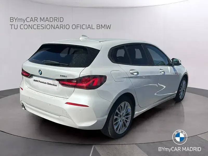 Usado BMW 118 Comfort Edition 140 CV (102 kW) 2022 Blanco Berlina