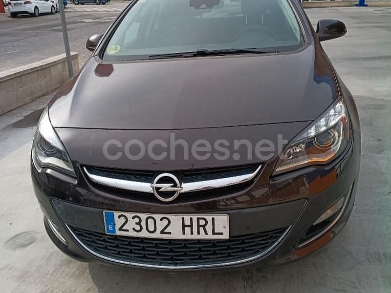 Marrón Usado 2014 Opel Astra Excellence Familiar | 8990 € (Precio justo) - Imagen 1/4