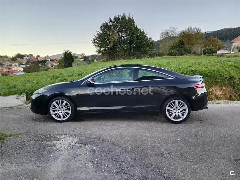 Usado Renault Laguna Coupé 150 CV (110 kW) 2009 Negro Coupe