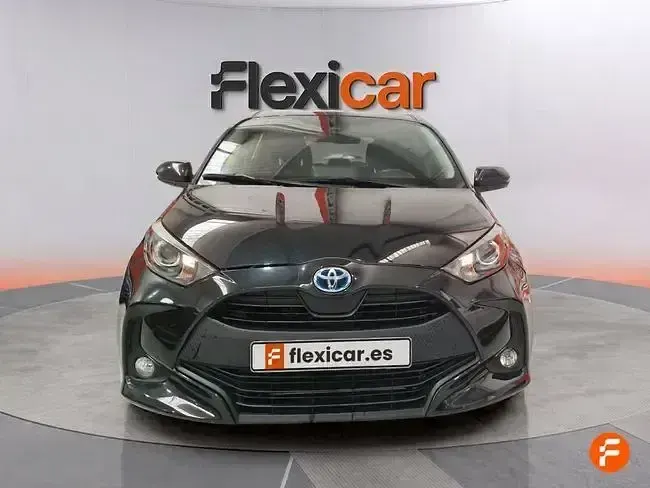 Usado Toyota Yaris Hybrid Active 116 CV (85 kW) 2022 Negro