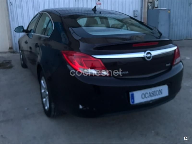 Usado Opel Insignia Expression 110 CV (80 kW) 2013 Marrón Berlina