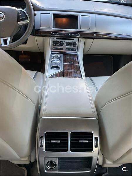 Blanco Usado 2013 Jaguar XF Premium Luxury Berlina | 34.000 € - Imagen 1/4