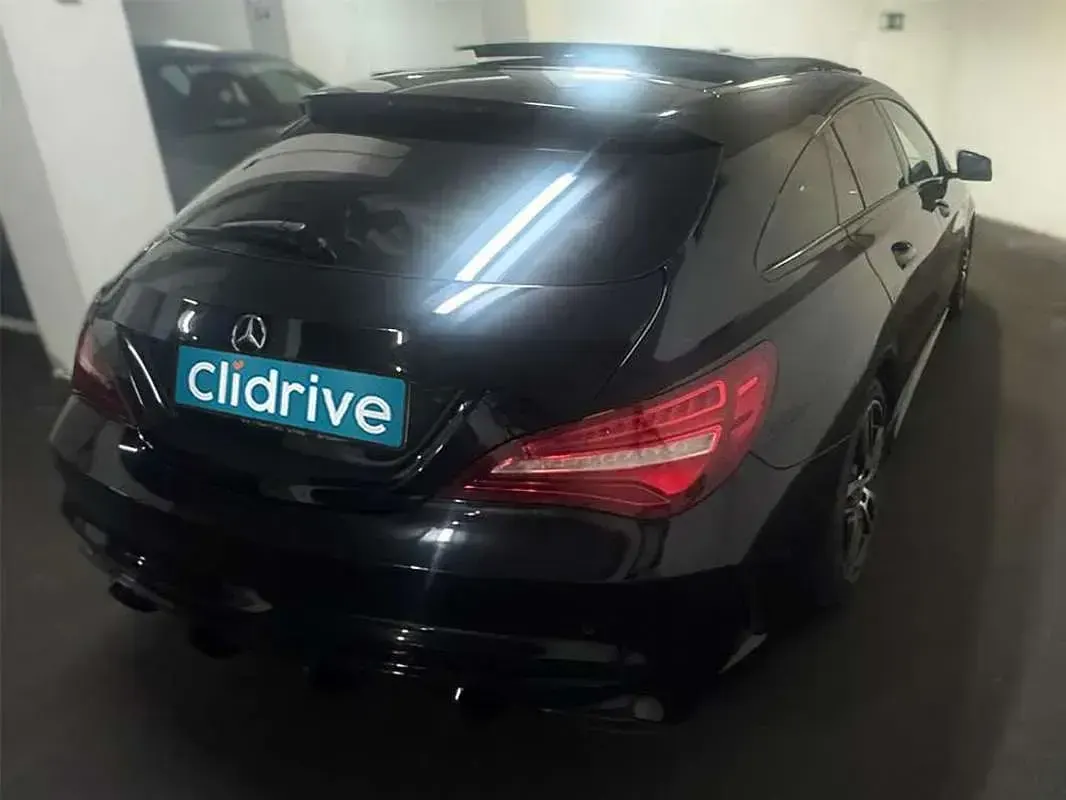 Usado Mercedes CLA220 Shooting Brake 177 CV (130 kW) 2019 Negro Familiar