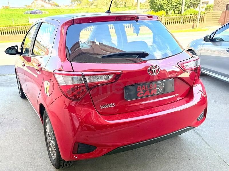 Usado Toyota Yaris Active 69 CV (50 kW) 2019 Rojo Berlina
