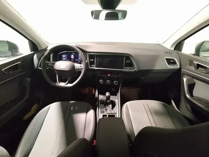Usado Seat Ateca Style 150 CV (110 kW) 2025 Gris plata SUV