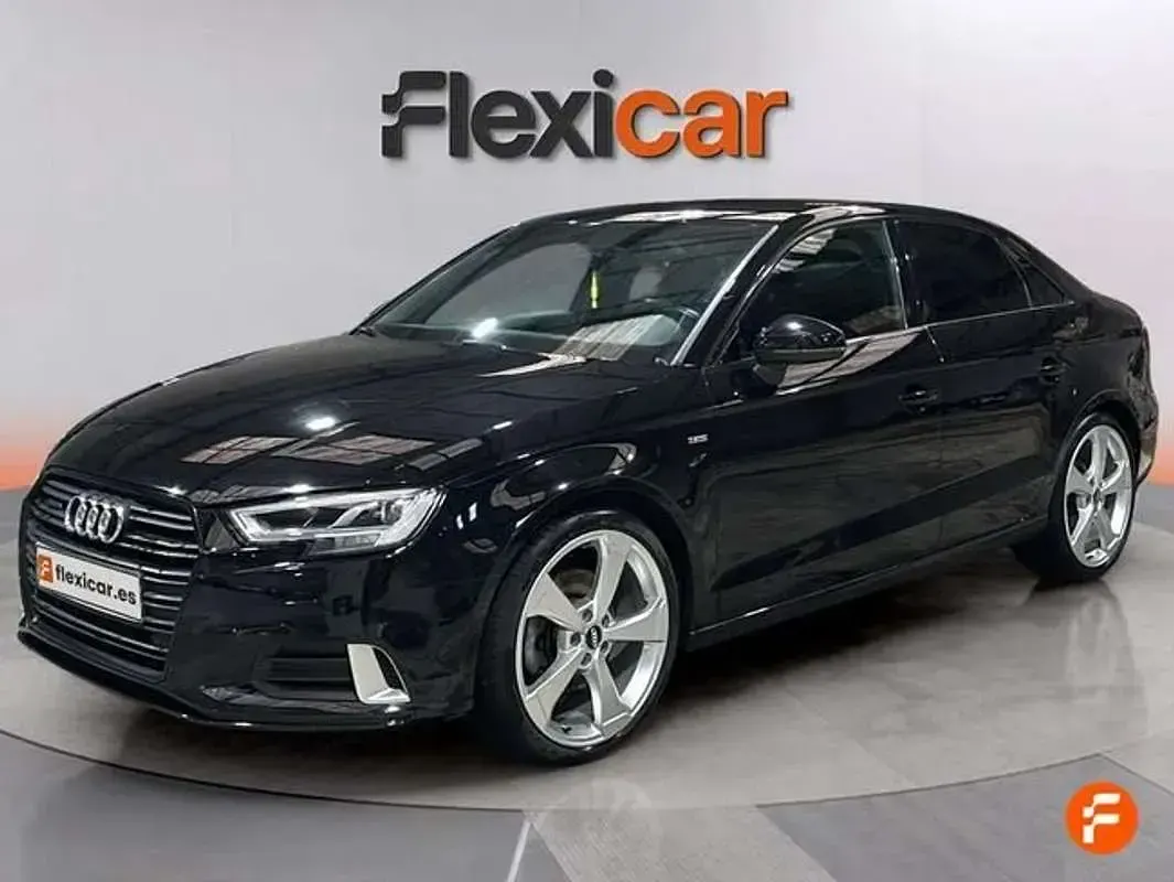 Usado Audi A3 Design 184 CV (135 kW) 2018 Negro Berlina