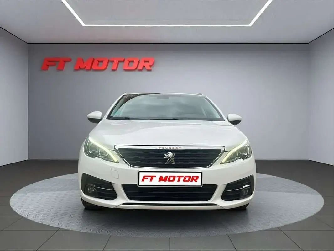Usado Peugeot 308 SW Style 129 CV (94 kW) 2021 Blanco Familiar