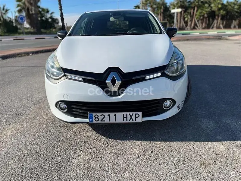 Usado Renault Clio IV 90 CV (66 kW) 2014 Blanco Berlina