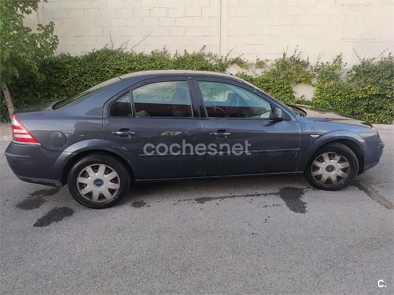 Usado Ford Mondeo Futura 130 CV (95 kW) 2007 Azul Berlina