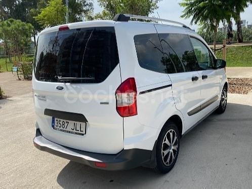Usado Ford Tourneo Courier Ambiente 100 CV (73 kW) 2016 Blanco Monovolumen
