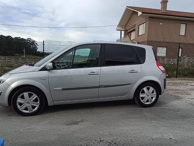 Usado Renault Scénic II Dynamique 106 CV (77 kW) 2006 Gris / plata Monovolumen