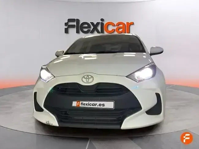 Usado Toyota Yaris Active 116 CV (85 kW) 2025 Blanco Utilitario