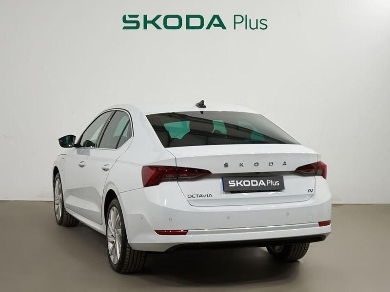 Usado Skoda Octavia Style 204 CV (150 kW) 2025 Blanco Berlina
