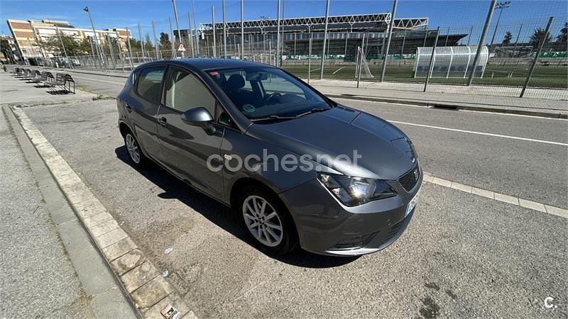 Usado Seat Ibiza CONNECT 105 CV (77 kW) 2016 Gris / plata Berlina