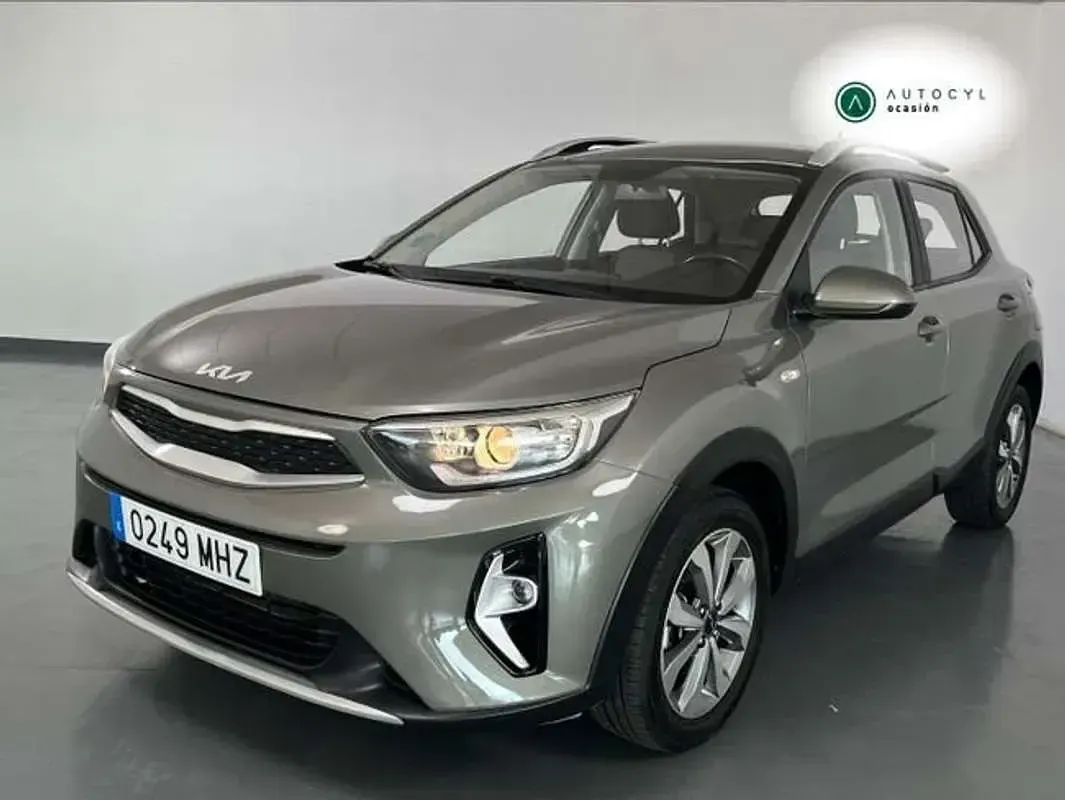 Usado Kia Stonic 84 CV (61 kW) 2023 Verde SUV