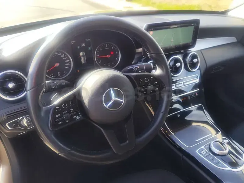 Usado Mercedes C220 194 CV (142 kW) 2019 Gris / plata Familiar
