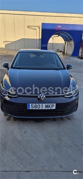 Negro Usado 2023 VW Golf VIII Berlina | 24.900 € (Buen precio) - Imagen 1/4