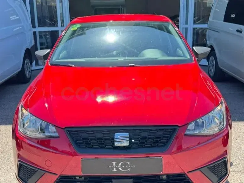 Usado Seat Ibiza Reference 80 CV (58 kW) 2018 Rojo Utilitario