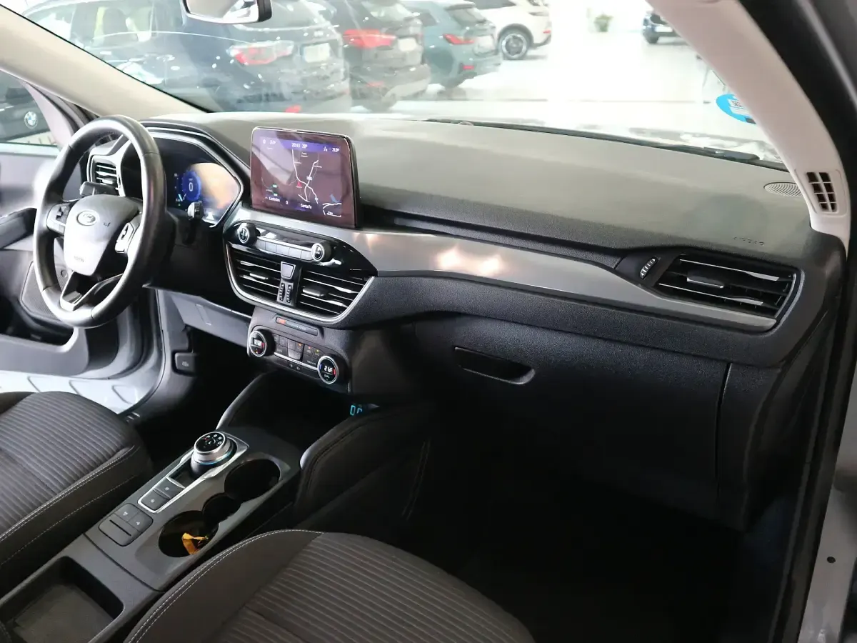 Usado Ford Kuga Titanium 190 CV (139 kW) 2022 Gris SUV