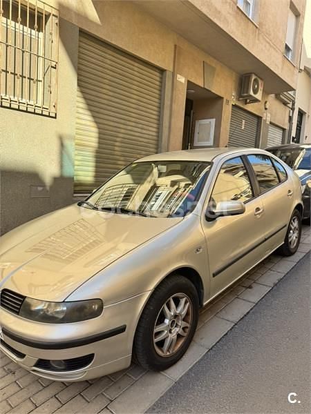 Usado Seat Leon 105 CV (77 kW) 2003 Beige Berlina