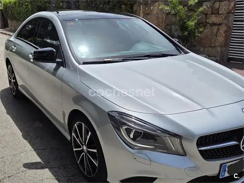 Usado Mercedes CLA200 136 CV (100 kW) 2015 Gris / plata Coupe