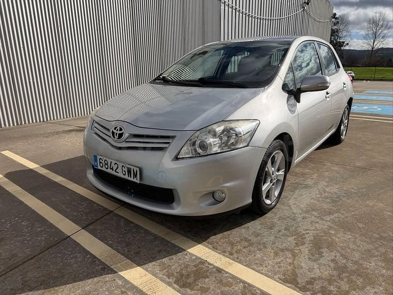 Usado Toyota Auris Active 90 CV (66 kW) 2010 Gris / plata Berlina