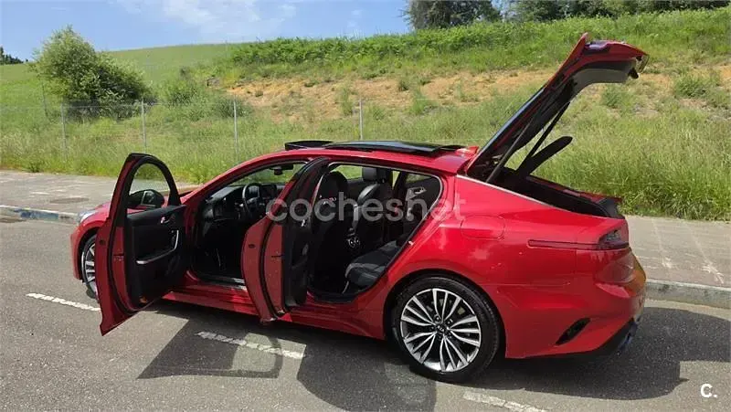Usado Kia Stinger GT-Line 200 CV (147 kW) 2018 Rojo Utilitario