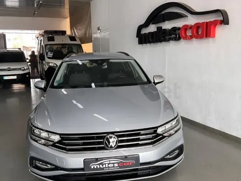 Usado VW Passat Business 122 CV (89 kW) 2023 Gris / plata Familiar
