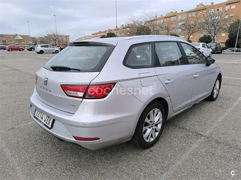 Usado Seat Leon ST Reference 110 CV (80 kW) 2017 Gris / plata Familiar
