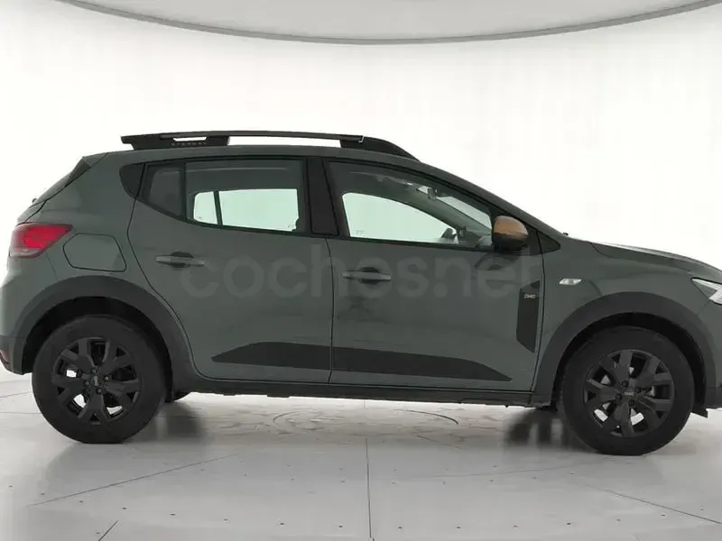 Usado Dacia Sandero Extreme 101 CV (74 kW) 2025 Verde Berlina