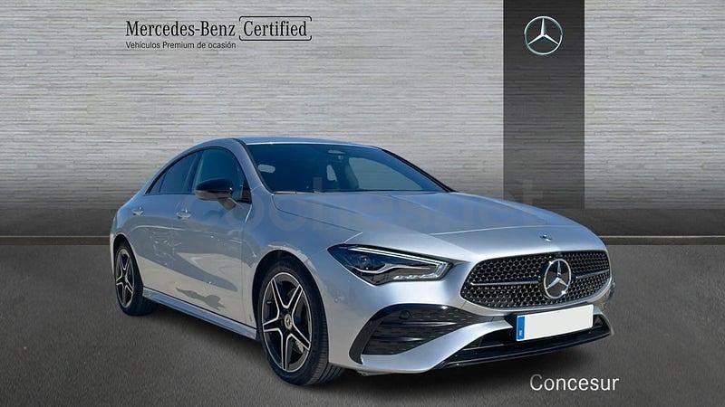 Usado Mercedes CLA200 163 CV (119 kW) 2025 Gris / plata Berlina