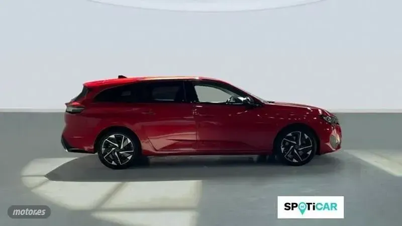 Usado Peugeot 308 Allure 130 CV (95 kW) 2022 Rojo Familiar