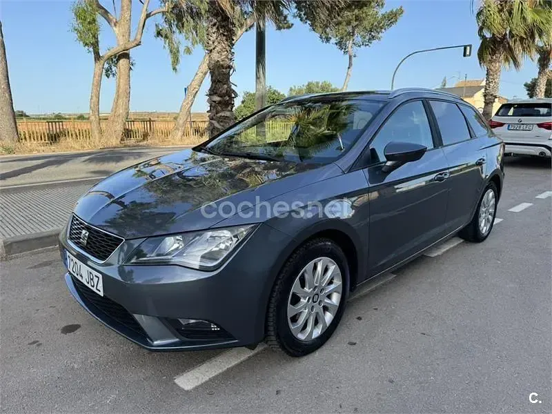 Usado Seat Leon ST Style 105 CV (77 kW) 2015 Gris / plata Familiar
