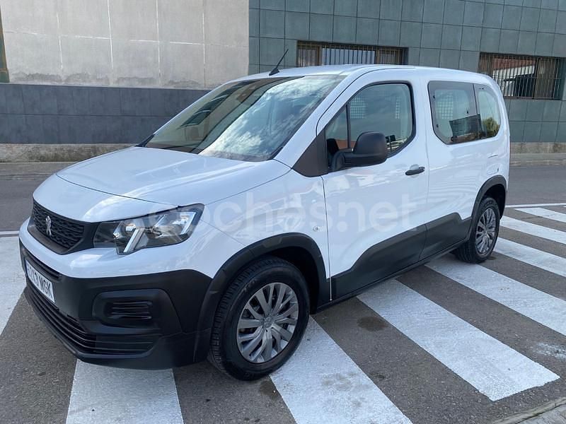 Usado Peugeot Rifter Active 100 CV (73 kW) 2023 Blanco Monovolumen